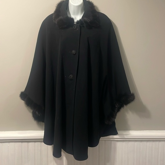 Stefi Lara luxurious shawl/ poncho wool and cashmere blend - Picture 1 of 5